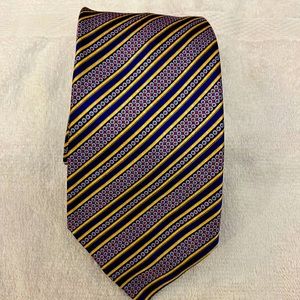 Beautiful Stefano ricci tie. Goes perfectly with white or blue shirts